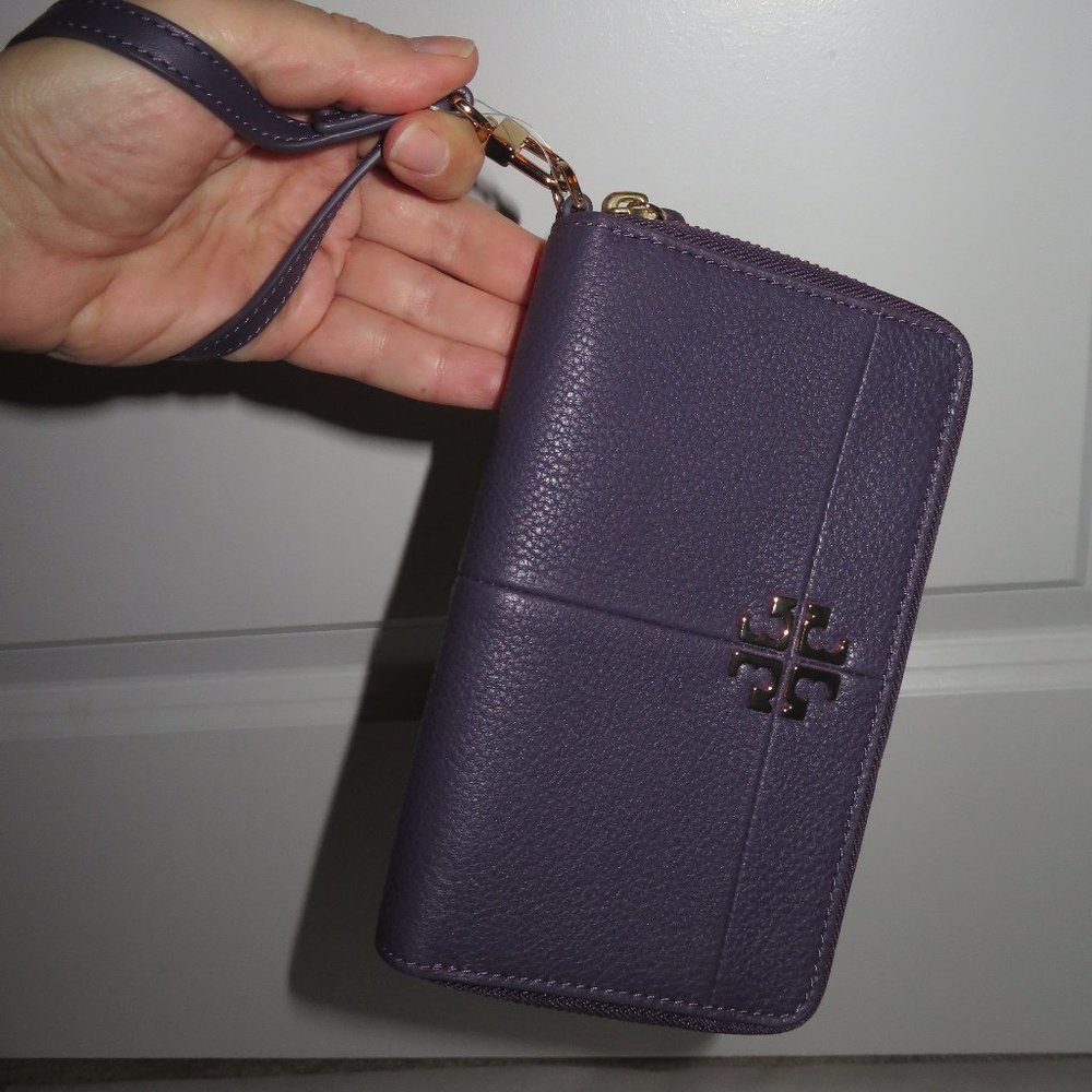 Tory Burch Wristlet In Nightshade Leather - Picture 12 of 12